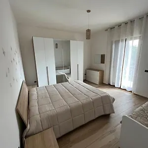 Appartamento Serendipity Free Parking 2 Min Dalla Stazione, Napoli
